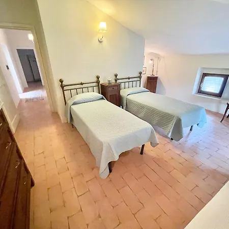 Exc Beautiful Villa, Pool Grounds - Pool House - Sleeps 11 Guests