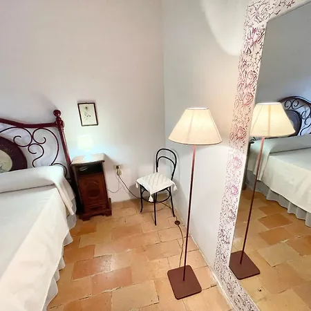 Exc Beautiful Villa, Pool Grounds - Pool House - Sleeps 11 Guests